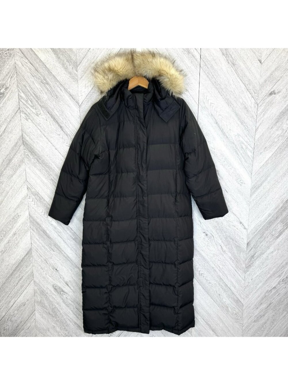 L.L. Bean Ultrawarm Long Down Coat Womens Large Black Hooded Faux Fur Parka